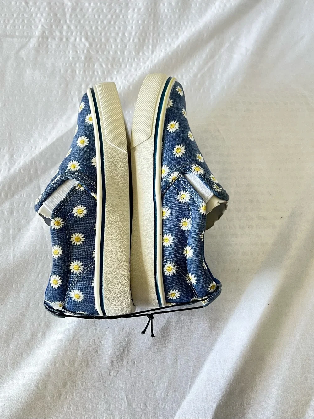 Wonder Nation Blue Daisy Slip-On Memory Foam Shoes